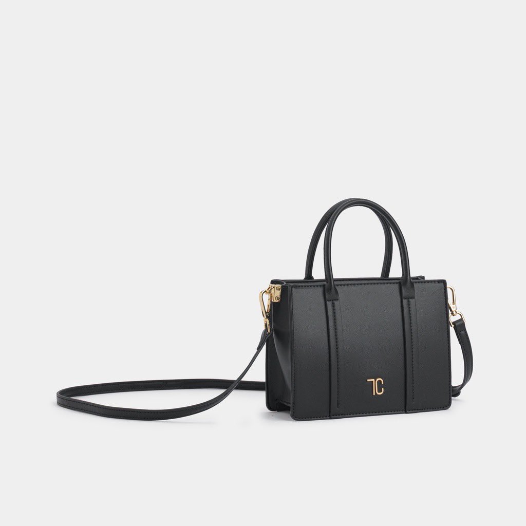 black handbag always look so classy no matter what 😮‍💨 

— a thread