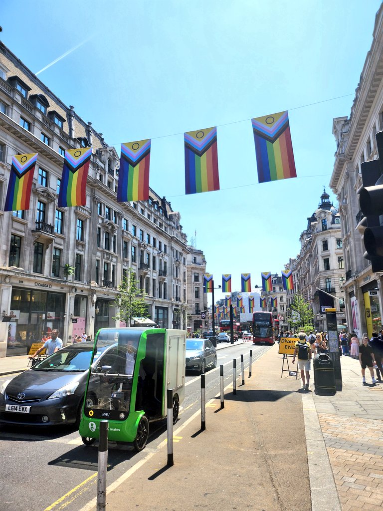 London is getting Pride ready 😍🏳️‍🌈
#pride #londonpride #rainbow