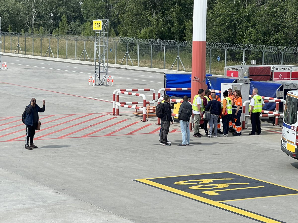 Pieter Du Toit tweet media