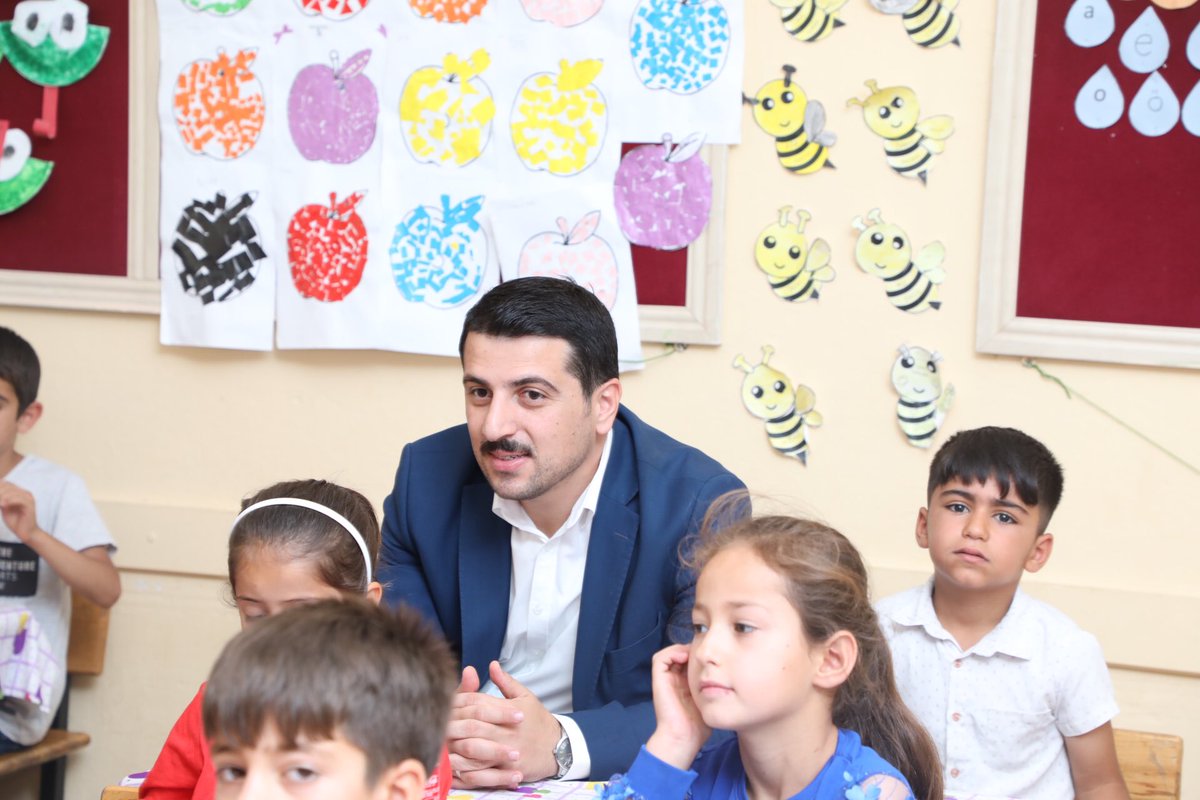 senol_ozturk61's tweet photo. Bugün Köy okulumuzda öğrencilerimizin karne heyecanına ortak olduk

Tatilde tüm öğrencilerimiz Hasankeyf’in tarihi ve kültürel mekanlarını gezerek bilgi birikimini artırabilir,kültürel mirasımızı keşfetmenin keyfini doyasıya çıkarabilir https://t.co/TlIMM96pdE