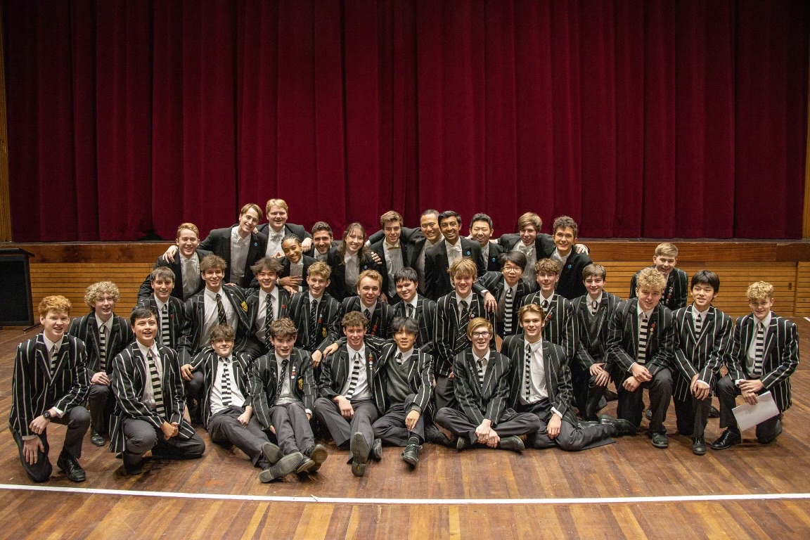 spizzwink's tweet photo. After jetting down to the South Island, we loved spending a few days  touring Christchurch—whether going to the gardens, watching rugby, or catching the sunset with some new sheep friends. We also had a blast singing with some new (human) friends at @christscollegenz! https://t.co/s1IccObRem