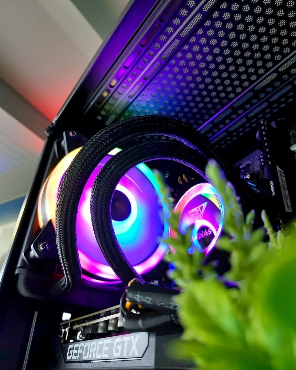 Pequeno no tamanho, gigante na refrigeração! 😎❄ 

O Chione E2-120 Lite adota um design Trio-loop com três anéis de iluminação RGB, deixando o seu setup ainda mais brilhante! 

Confira o review completo e faça hoje mesmo o seu upgrade: youtu.be/3Oa2U-gaHMo