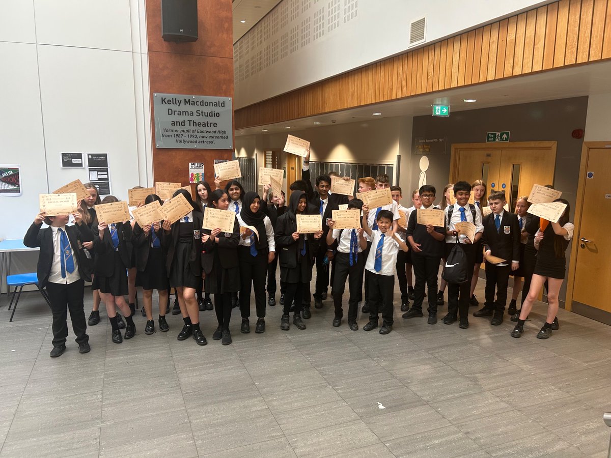 Congratulations to all of our pupils who achieved their bronze reading award! They read over 10 books over the year!📚