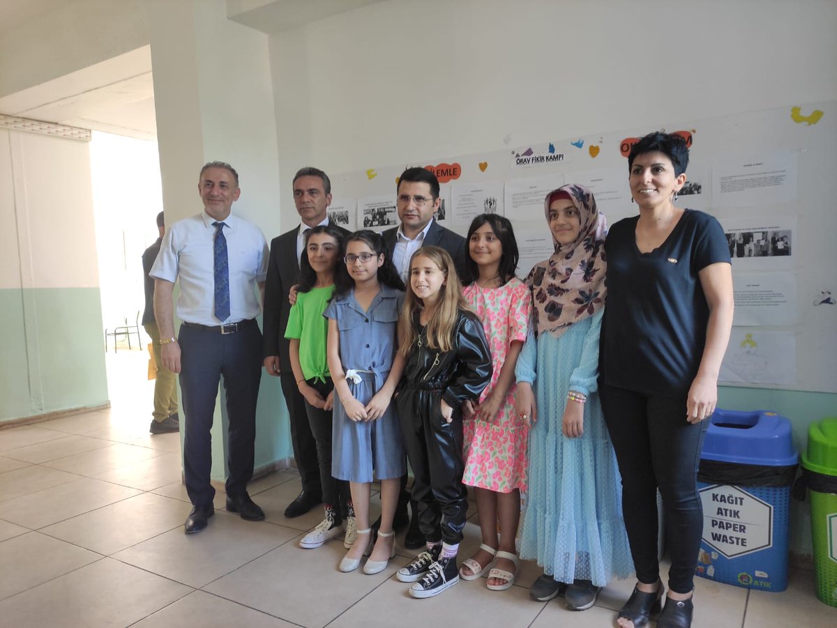 <a href="/BaglarKaymakam/">Bağlar Kaymakamlığı</a> Sn. İsmail Pendik ve  Müdürümüz Sn. <a href="/ibrahim_uck/">İBRAHİM ÜÇKÖYLÜOĞLU🇹🇷</a>, Hüseyin Uluğ İlkokulunda düzenlenen karne programına katılarak öğrencilerimizin heyecanına ortak oldular.

<a href="/tcmeb/">Millî Eğitim Bakanlığı</a>
<a href="/Murat4Kucukali/">Murat Küçükali</a>