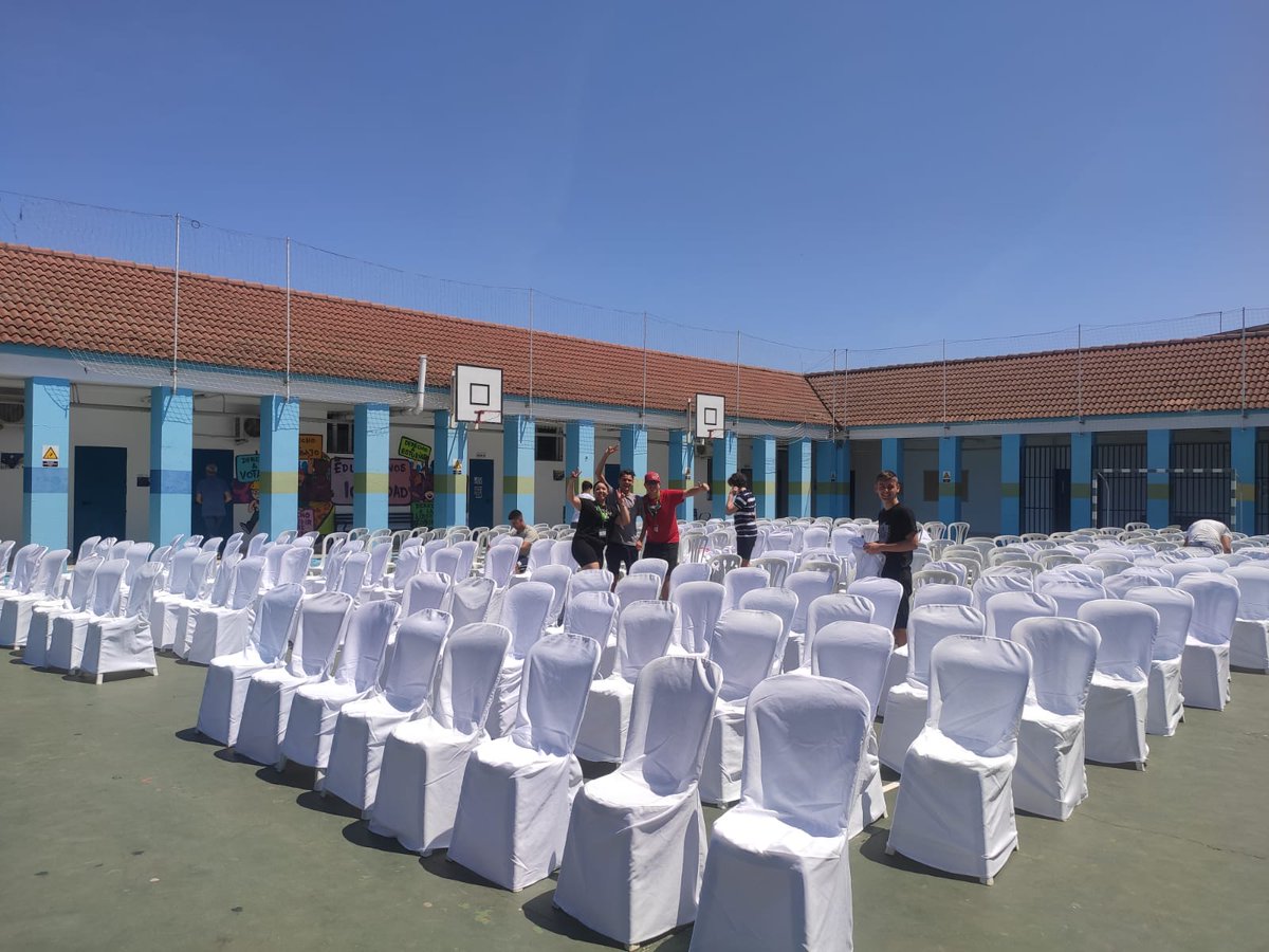 IESSanAlvaro's tweet photo. Y esta noche:
¡¡Graduaciones!!
Últimos preparativos: risas, colaboración, convivencia. https://t.co/8WZ0lf5S0Q