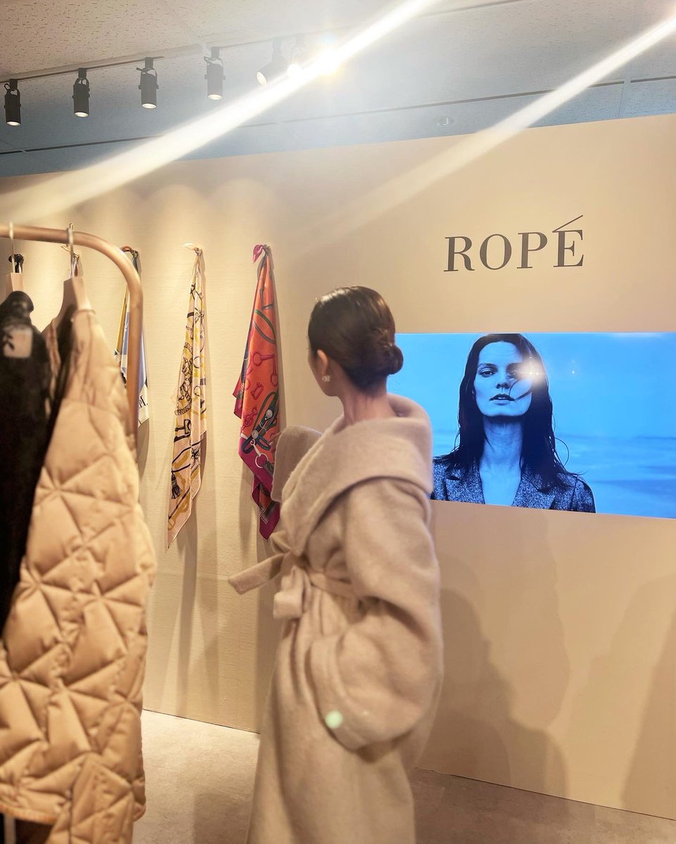 Megumi Kanzaki×Masaco Teranishi 　 ブラウス 美容家・神崎恵とのオケージョンウエアを発売「ROPÉ×Megumi Kanzaki