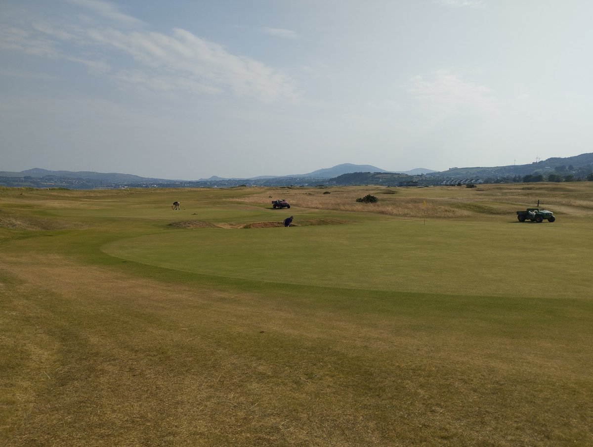 AdvanceLandsca1's tweet photo. Morning set up all done. 28 days without rain @NorthWestGC . Going by the forecast the rain god's arrive tonight. Then back to sunshine again 🤞🏌️⛳. #truelinks #linksgolf https://t.co/yjnhjL18pi
