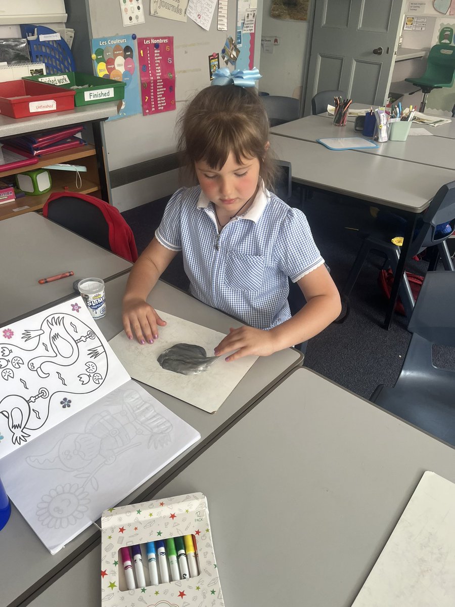 MissBruce00's tweet photo. We earned WOW! points all week for a class total and earned Recognition play. We chose art &amp; craft activities this week. Rm 3 are creative learners. @woodside_school  @VLWoodside @WoodsideRRS https://t.co/qWx2Zewiil