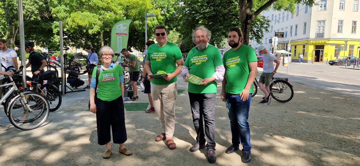 GrueneMeidling's tweet photo. Danke für's Kommen zu unserer Radrettung gestern im Hermann-Leopoldi-Park! In 3 Stunden haben unsere Profis etwa 25 Räder durchgecheckt, Ketten geölt und Reifen aufgepumpt. Nächster Termin ist der 8.7. von 10-13 Uhr am Otto-Bondy-Platz im Kabelwerk!
#RadRettung #Radfahren https://t.co/QgZsMCfJ1s