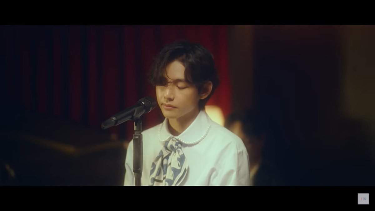 UniversBTS_'s tweet photo. 📸 Músicas do 'Le Jazz de V' 

1. It's Beginning to Look a Lot Like Christmas 
2. Cheek To Cheek (com Minna Seo)  

*Minna Seo também participou dos vocais de fundo e do arranjo vocal do cover de Taehyung "It's Beginning to Look a Lot Like Christmas"

#BTS10thAnniversary 
#2023BTSFESTA 

🐯 @BTS_twt