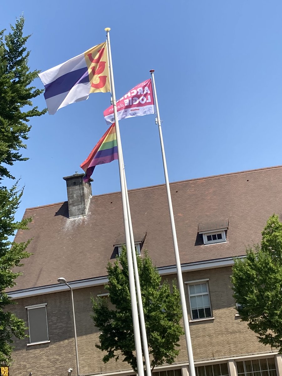 Nationale Archeologiedagen 2023 in Weert zijn van start gegaan.
Middeleeuwse boomstamput uit Laarveld in de hal van het stadhuis én twee digitale Weerter archeo-fietsroutes gratis te downloaden.
#archeodagen Nationale Archeologiedagen #archeoroutelimburg Archeoroutelimburg