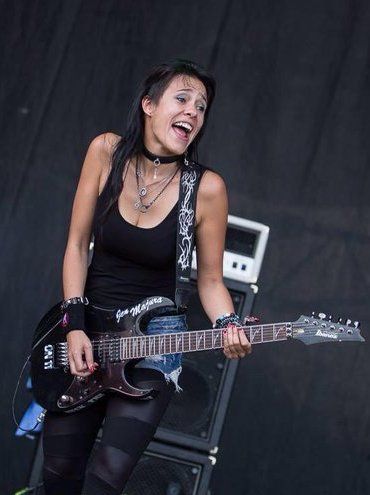 16 de junio de 1983. Nace Jen Majura en Alemania Meridional, Alemania, es un guitarrista, bajista y cantante conocida por su paso por las bandas Equilibrium y Evanescence. #JenMajura #Evanescence