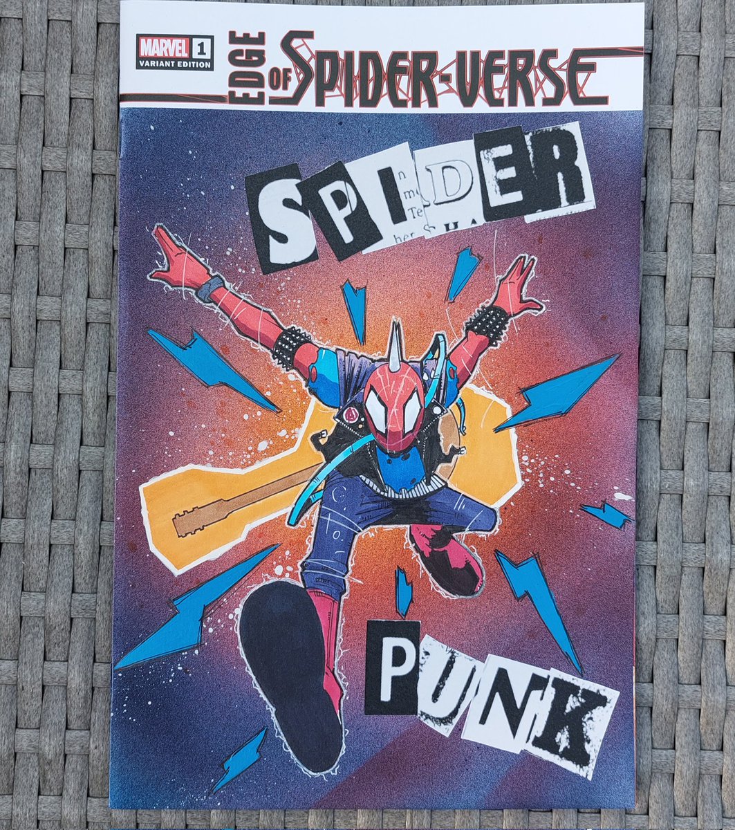 Spider Punk from Into the Spiderverse. A proper mixed media one here utilising <a href="/COPIC_Official/">コピック公式_Copic Official</a> markers, <a href="/FaberCastell/">Faber-Castell</a> polychromos pencils, Airbrush, <a href="/poscauk/">POSCA UK</a> paint pens, acrylic paint, Micron fineliners and a bit of collaging. <a href="/SpiderVerse/">Spider-Man: Beyond The Spider-Verse</a> #FanArtFriday  #sketchcover