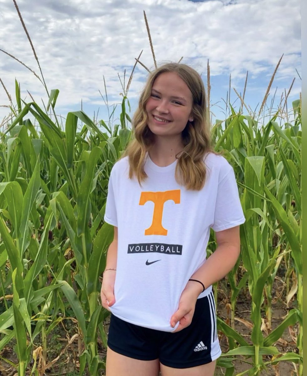 2024 setter Camdyn Stucky of Maize South, a Tennessee volleyball commit, is gearing up for her senior season after a junior campaign of 790 assists 🏐

She also added 123 kills, 49 aces, 41 blocks, and 165 digs.

#sportsinkansas