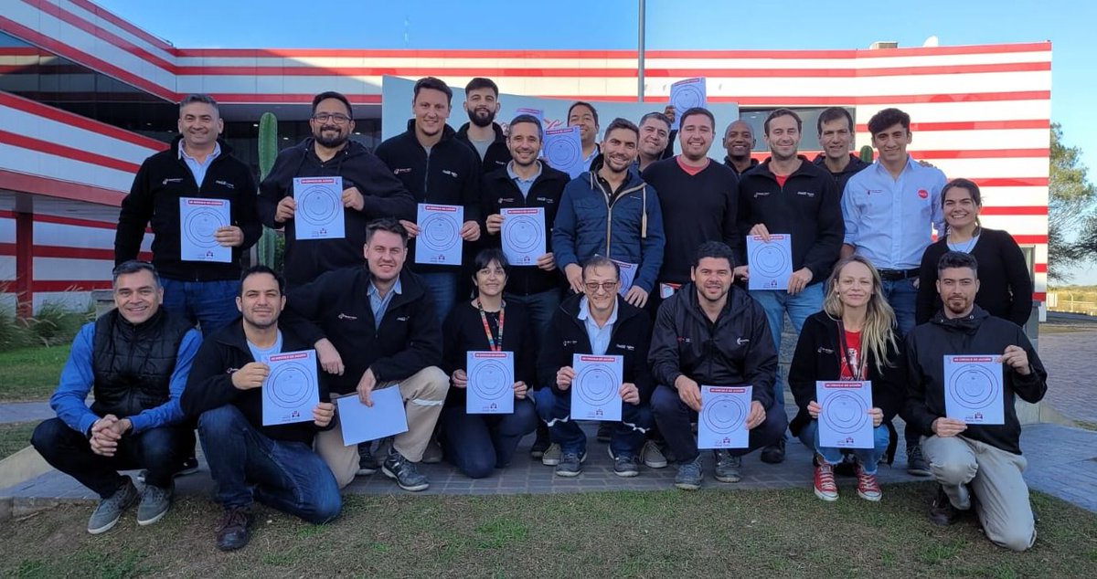 whalecomnet's tweet photo. Consultores WHALECOM #EnAcción 🔛 "Abordamos un programa con diferentes equipos de @CocaColaAndina para generar espacios de escucha, empatía, entendimiento y #estrategia", cuenta nuestro consultor @ramirobq. #ADNWhalecom #TransformaciónCultural #ImpactoPositivo https://t.co/2MlYGwgmTl