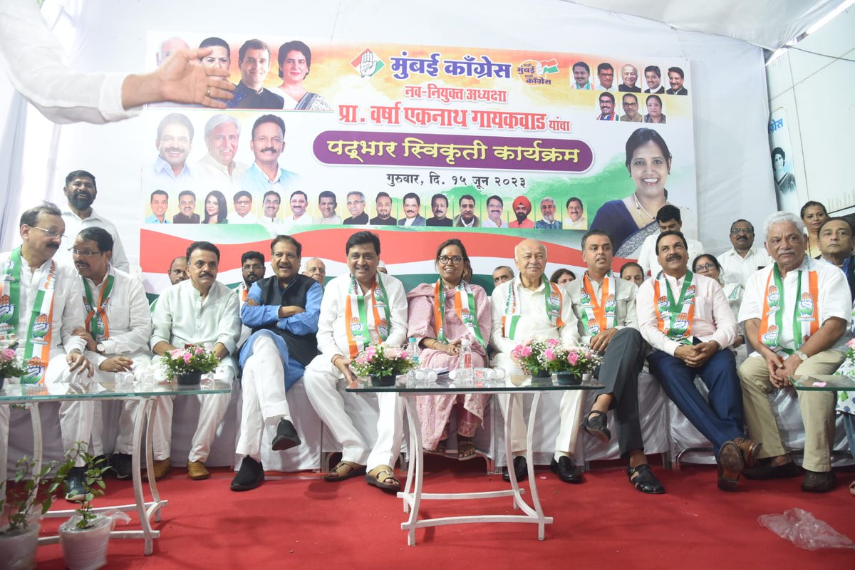 vinuvinodmumbai's tweet photo. 💐 Best Wishes to Newly-Appointed #MumbaiCongress President, our International-Fame #Dharavi Assembly MLA Prof. @VarshaEGaikwad-Ji,
I attended the Charge-Taking program
Thanks:- @INCMaharashtra @INCMumbai Leadership &amp; the real strength @INCIndia workers;
https://t.co/GQAiJi2oat https://t.co/muPKygzq6O