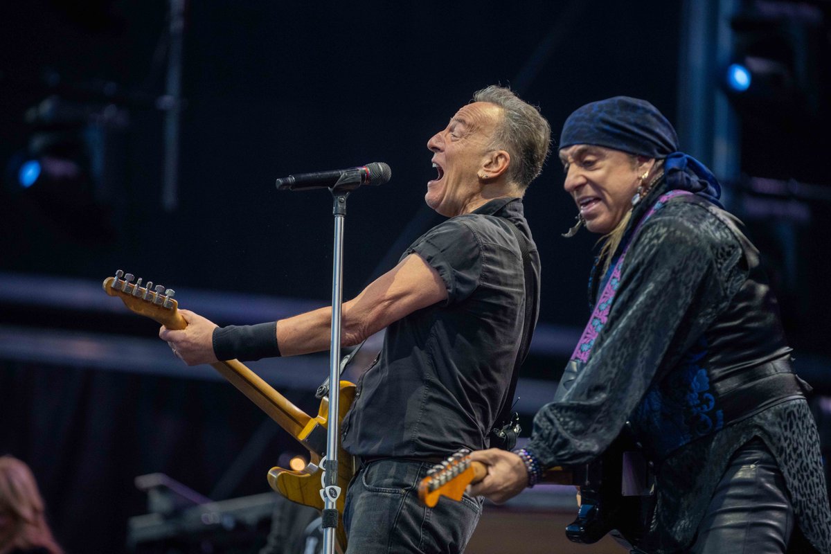 springsteen tweet picture