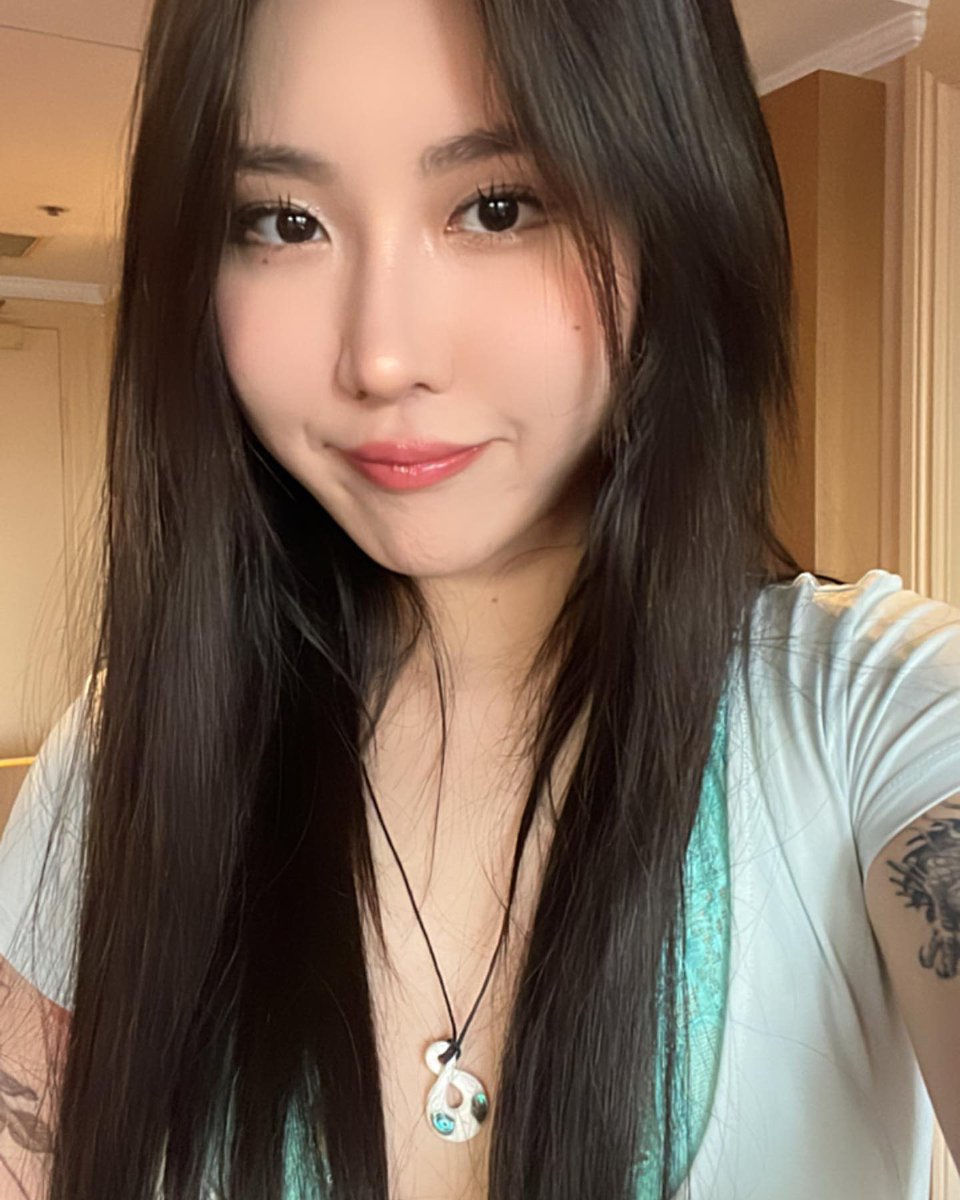 **.. 백예린 흑발 너무 달콤한데