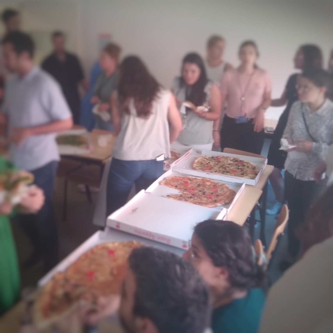 What a great UAVR-RNA Club today, with talks from our PhD students <a href="/MarisaP49702171/">Marisa Pereira</a> and <a href="/Poimzita/">Ana#G2ARMY</a> on tRNA modifications, and a slice of pizza! A huge thank you to the DCM PhD student committe for making this possible and all <a href="/ciceco_ua/">CICECO – Aveiro Institute of Materials</a> and <a href="/ibimed_ua/">Institute of Biomedicine - iBiMED</a> PhD students that joined us!