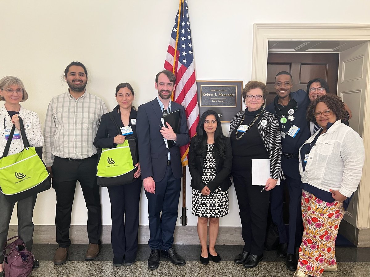 The volunteers of @citizensclimate had a great convo w the office of @RobMenendez4NJ this week about #Permitting, #Methane, #CarbonPricing, #Shipping. And it was good to partner w @foe_us! Special thanks to Samhita S. #ActOnClimate #GrassrootsClimate #CCL2023