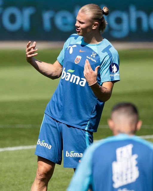 City HQ on Twitter "Erling Haaland in Norway training 🇳🇴💙"