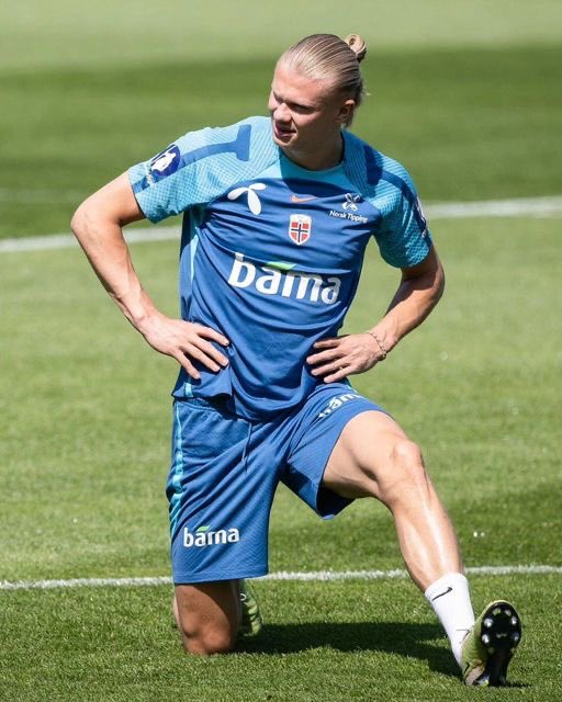 City HQ on Twitter "Erling Haaland in Norway training 🇳🇴💙"