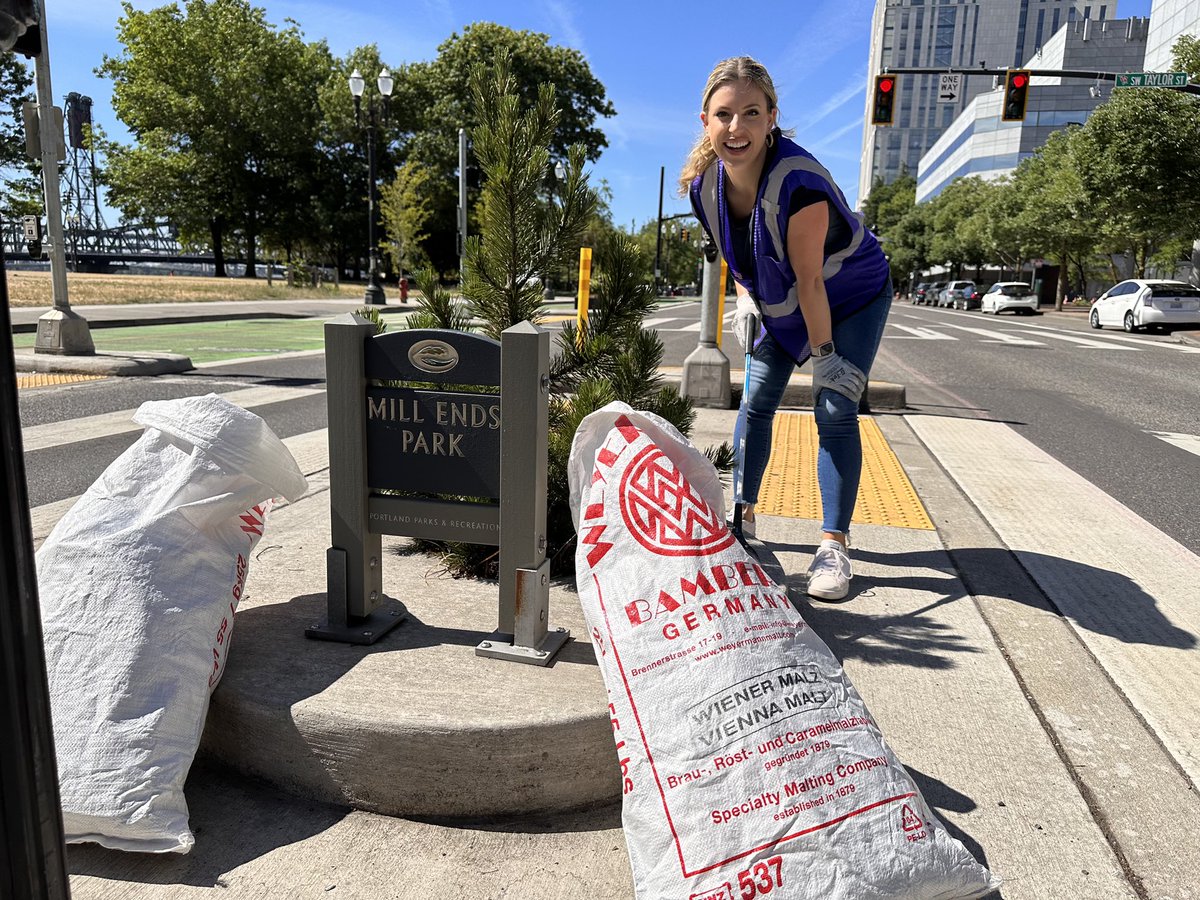We cleaned an entire city park! Yes, it was Mill Ends Park, but hey - still counts 😉 @KelleyKOIN and I came back with full bags of trash after a walk along the Naito bike path. Feels good to help out! Happy Founder’s Day, #NexstarNation! @KOINNews #NexstarCares