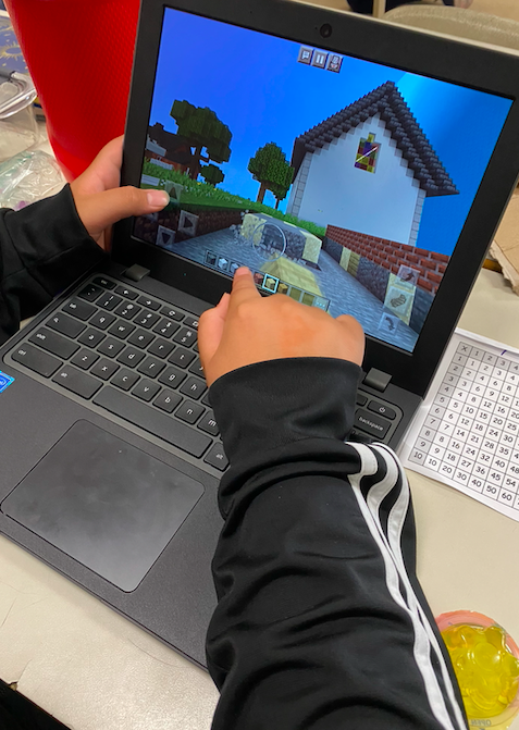 BPSHawks6's tweet photo. Students reviewing local government issues by building a city- using cardboard, Minecraft and map drawing. #BPSHawks6 #BPSHawksLearn #WeAreCBE https://t.co/LE9MjoGjkY