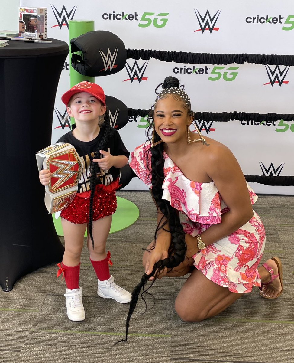 Thank you Lexington!
Shoutout to the fans who started the line at 2am 😳!!! Shoutout to the fans who stood in the line for hours! Shoutout to the parents who brought the kids!
Can’t wait to see y’all tonight!!!
#ESTofWWE #Smackdown 
@Cricketnation