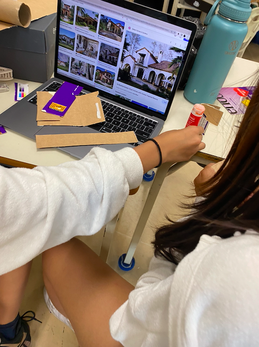 BPSHawks6's tweet photo. Students reviewing local government issues by building a city- using cardboard, Minecraft and map drawing. #BPSHawks6 #BPSHawksLearn #WeAreCBE https://t.co/LE9MjoGjkY