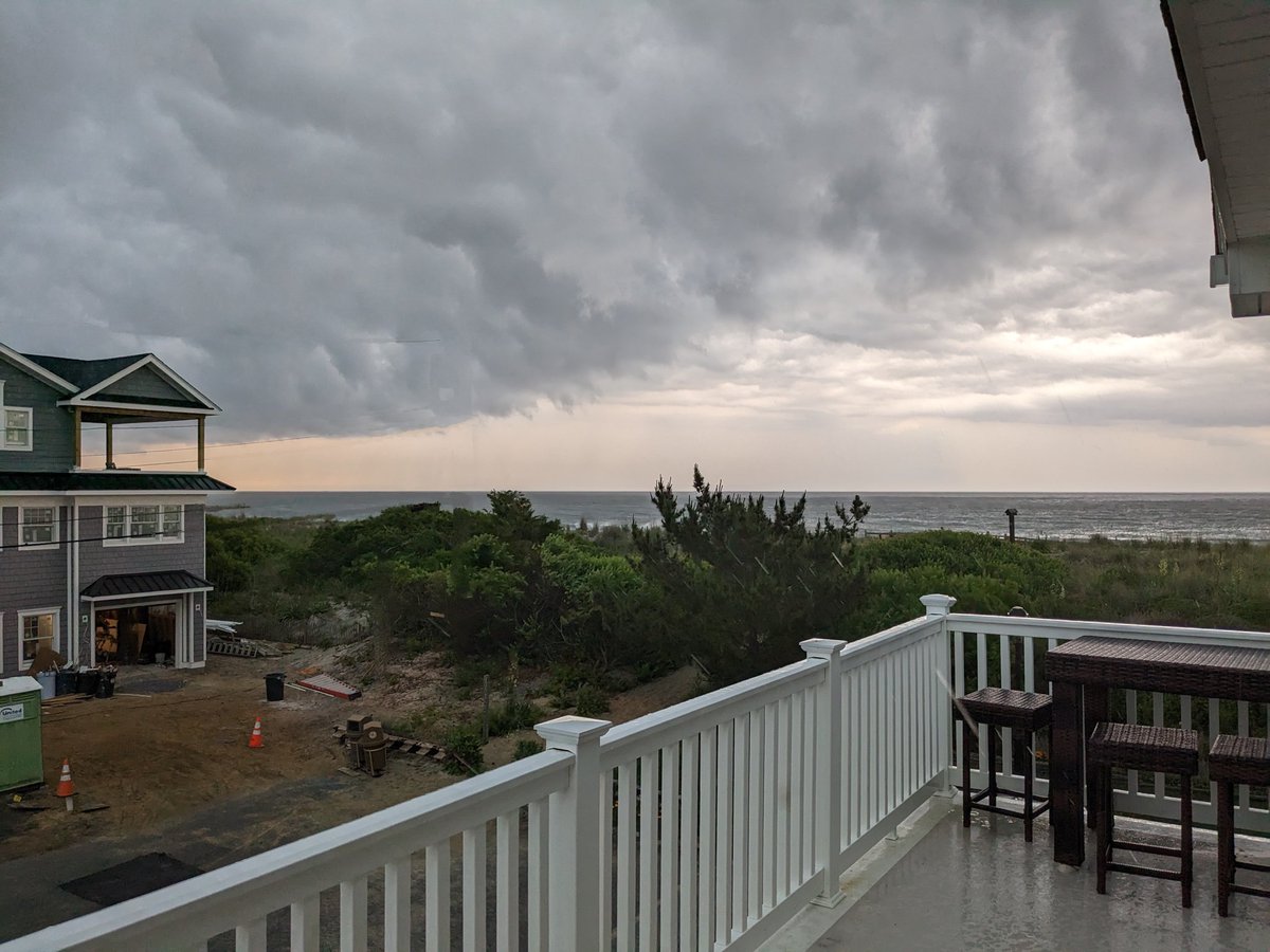 AmyResnick's tweet image. Strong line of thunderstorms passing through #LBI. Lights just flickered. Lots of lightning around.

Stay safe all.

#theviewfromhere