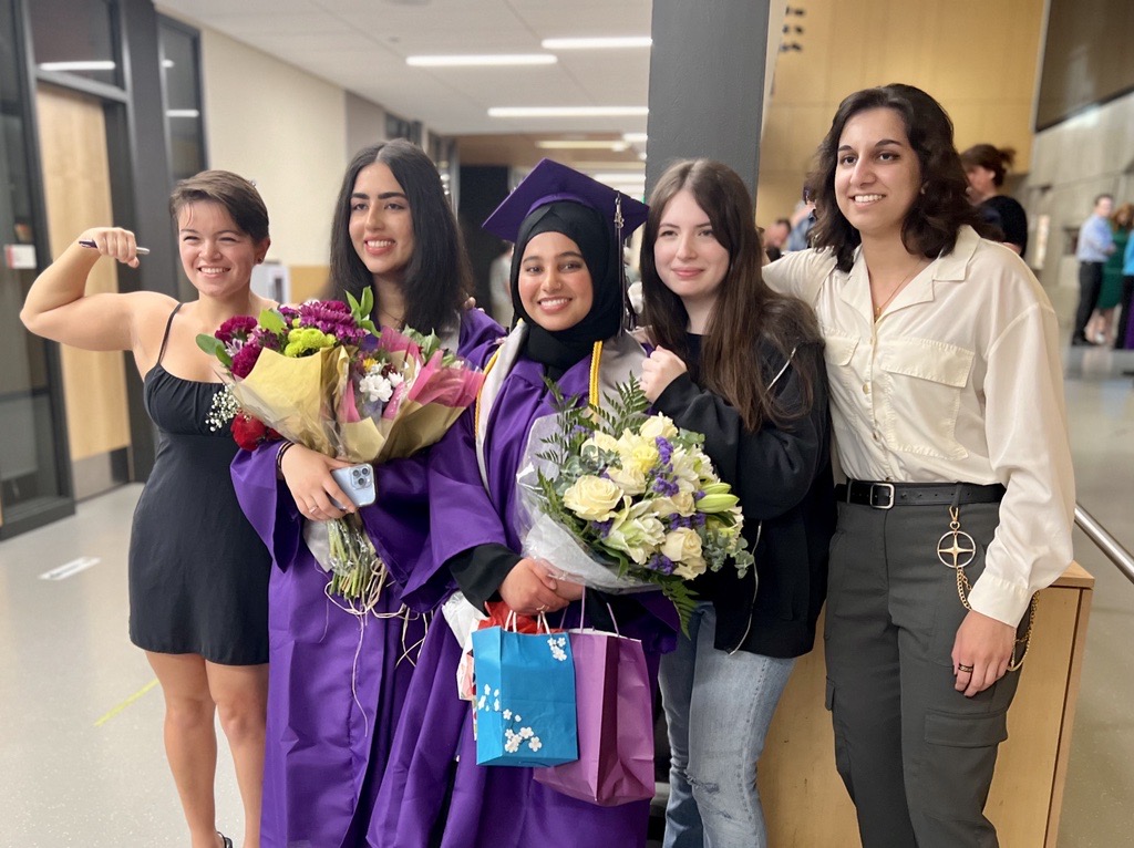 TheBSD405's tweet image. Congratulations, Bellevue Big Picture Class of 2023! We love you and are so proud of you!! 💜🖤 

#Gradutation #Classof2023 #BSDClassof2023 #BigPictureLearning #WeAreBellevue @kellyaramaki @bigpiclearning