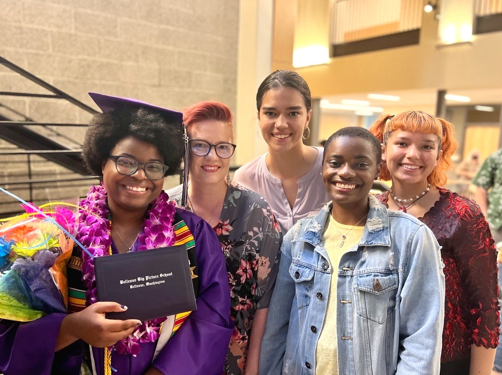 TheBSD405's tweet image. Congratulations, Bellevue Big Picture Class of 2023! We love you and are so proud of you!! 💜🖤 

#Gradutation #Classof2023 #BSDClassof2023 #BigPictureLearning #WeAreBellevue @kellyaramaki @bigpiclearning