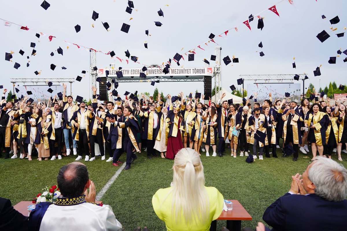 Bilecik Şeyh Edebali Üniversitesi Mezuniyet Törenine il protokolü ile birlikte katıldım. Mezun olan tüm gençlerimize sağlık, başarı ve mutluluk dolu bir gelecek diliyorum.