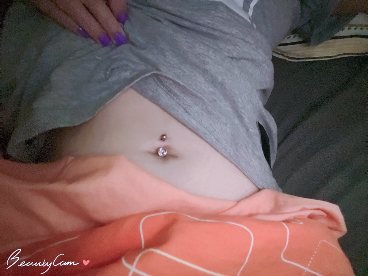 夏天到了今天去找了一個美女老闆娘是施打，第一次打手打肚臍環沒那麼痛又快速，（可能她真的太漂亮忘了疼痛😆），開心終於又能見人了，一直對我的肚臍不是很滿意，因為曾經動過手術，手術都是從肚臍所以有一點疤，終於可以遮住了。 https://t.co/FmCSsDG2Ga