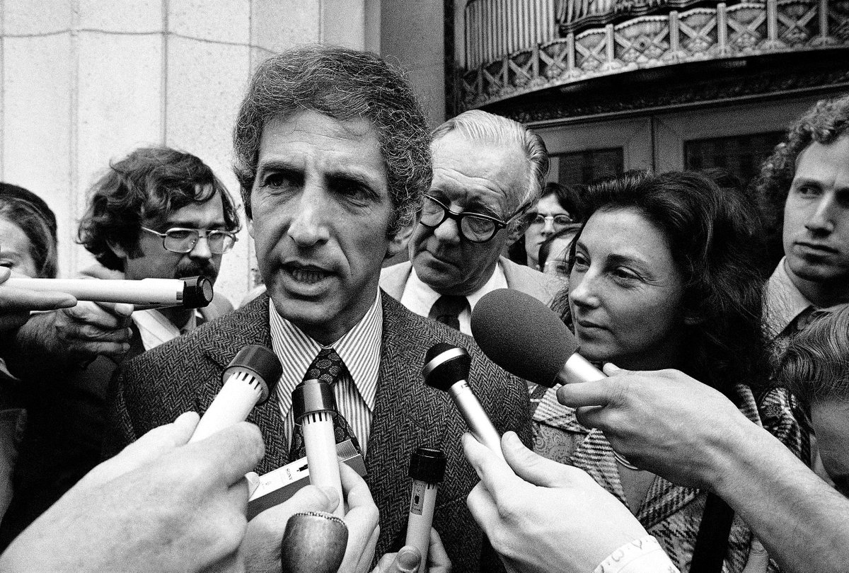 greg_price11's tweet image. An American hero has died.

Daniel Ellsberg was an Army analyst who leaked the Pentagon Papers to the New York Times in 1971, showing the world that the U.S. government was lying about the Vietnam War.

He was later indicted under the Espionage Act (sound familiar?) and faced 115…