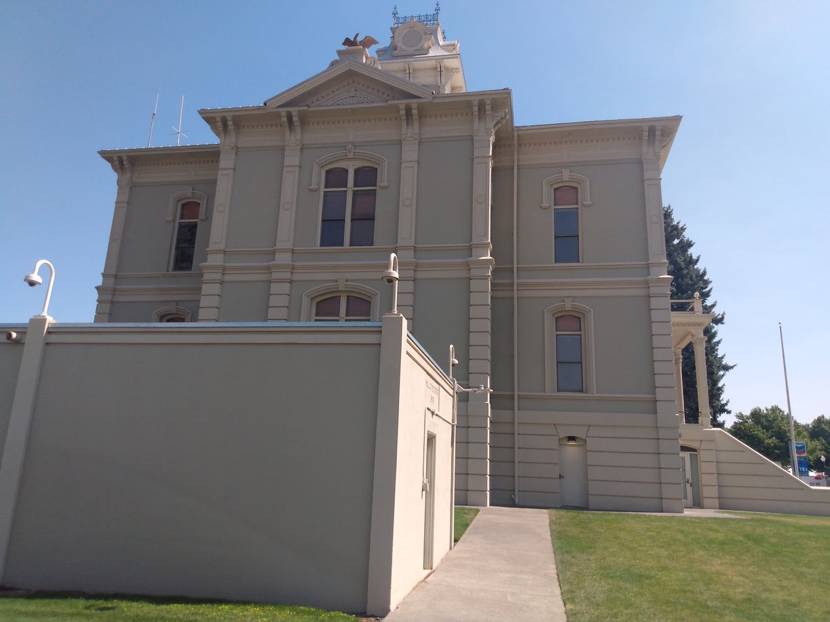 New town every hour on Twitter "Dayton, Washington Population 2,592