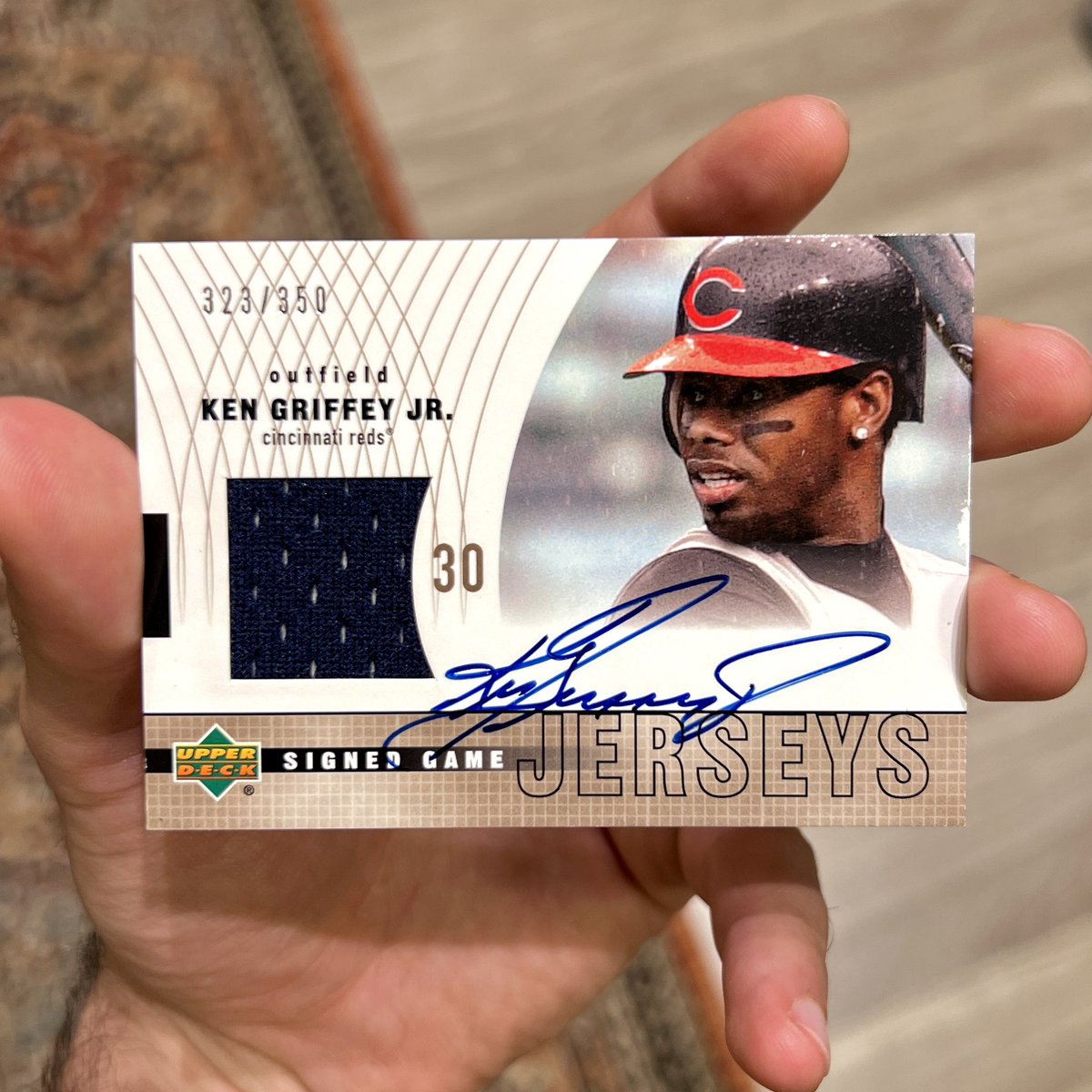 ⚾️ GRIFFEY AUTO GIVEAWAY ⚾️ To Enter: 1. Like this tweet 2. Join my discord! (See threaded tweet) That’s all…Good luck! 🍀