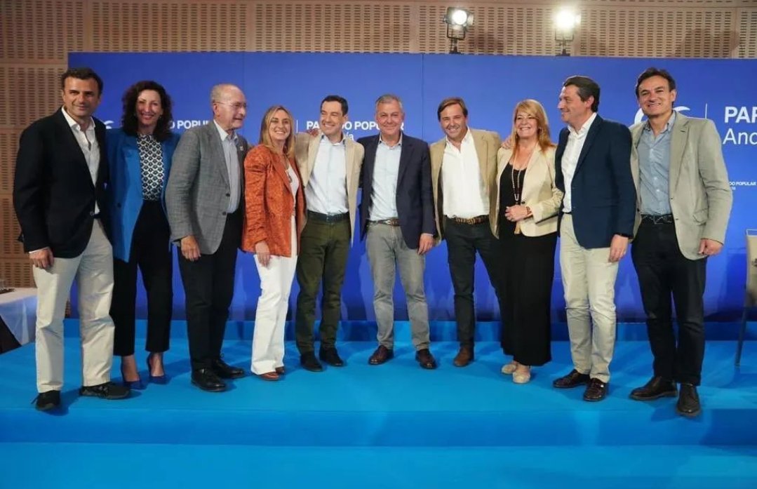 Enhorabuena alcaldes 👏
@brunog_cadiz 
@Mar_del_MarVaz 
@pacodelatorrep 
@marifrangr 
@jlsanzalcalde 
@PilarMirandaPl1 
@jmbellidoroche 
@JAgustinGonzal1 
El @ppandaluz ha hecho historia con el presidente @JuanMa_Moreno y la ayuda de un gran secretario general @arepullomilla