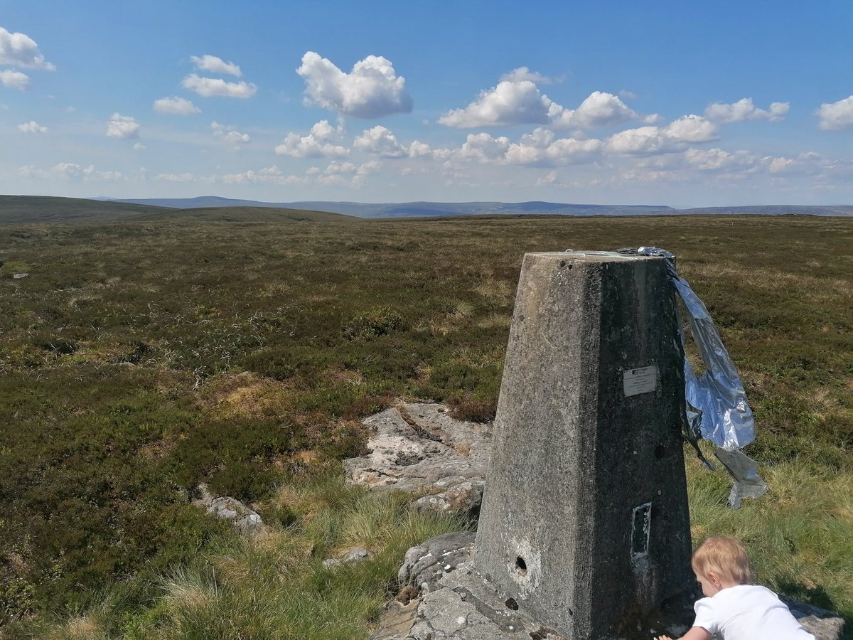 Water crag trig point not far from the summit of Rogan's seat #YorkshireDales #trigbagging #daddydaughterwalks #walking #hiking