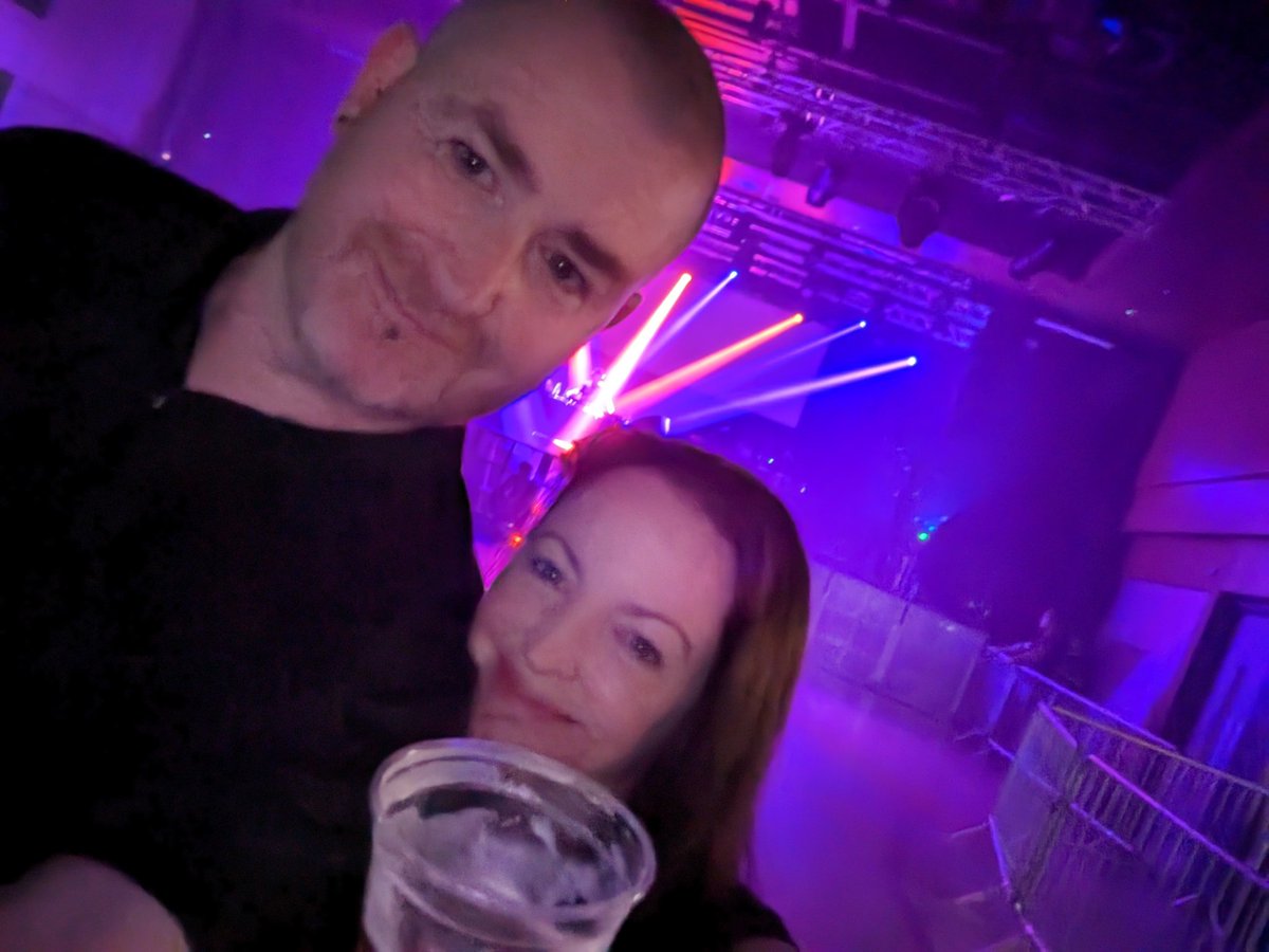 MickNabb's tweet image. First in the queue lol, and first to the bar 😂😂😂 #leftfield #belfast