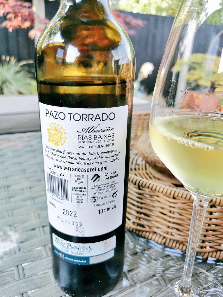 #yearofwine2023
Summer joy #albarino
@CHARLIEWINES @thewinetattoo @JohnMFodera @ricasoli99 @creativefabien @Vinofilosofia @MikeyGio85 @MTLWINEGUY @dpen_cc @winewankers @SusanHulmeMW @BradleyHorne @Liam3494 @frankstero @jules_mahon @damewine @wine1percent @SteveKubota @RichLJames