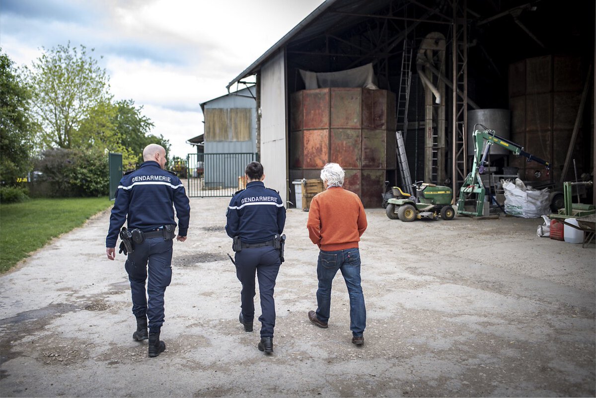 #JournéesNationalesdelAgriculture #JNAgri
Près de 16 000 atteintes aux biens ont été recensées dans le monde agricole en 2022.
Au quotidien, la @Gendarmerie protège les #agriculteurs et les accompagne. 
💡Retrouvez de nombreux conseils sur l’application #MaSecurite📲