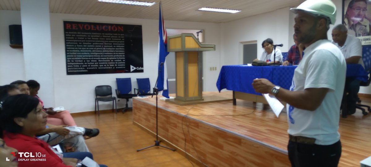 EcgMinera's tweet photo. Homenaje 178 natalicio d #AntonioMaceo #95DelChe rememorado pensamiento económico d Che, muestra aplicación pensamiento innovador. Director General @lrosell14 y 1er Secretario #UJCMoa transmitieron confianza en jóvenes por aporte soluciones proceso productivo en evento científico https://t.co/1KsO6t7fow