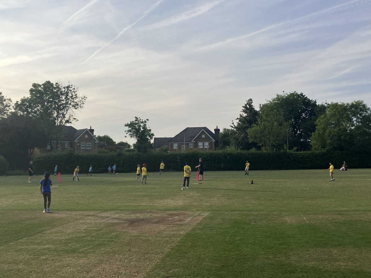 HockerillCC's tweet image. Another great #dynamos session at @HockerillColts.

Young cricketers really coming on 

@EssexCCB @DynamosCricket