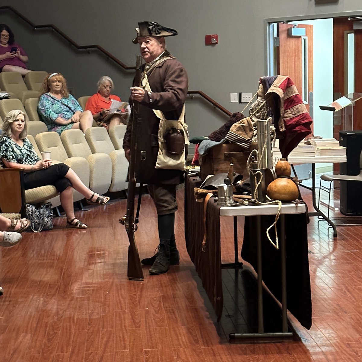 rhyanawelch's tweet photo. Thank you @KEDC1 for inviting @GeoffBaggett to show us items in his trunk from the Revolutionary War era! These details are what truly makes history come alive for our students! Amazing job! @KEDCGrants @kedc_aspire #Aspire2Lead #Aspire2Learn https://t.co/tc6kVOp7v9