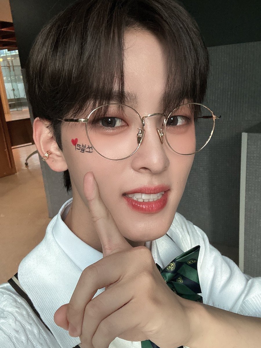 [#현식] 

쏘블리들~~~~ 사랑해❤️ 고마워❤️ 덕분에 행복해❤️

#XODIAC #소디엑 #HYUNSIK #현식