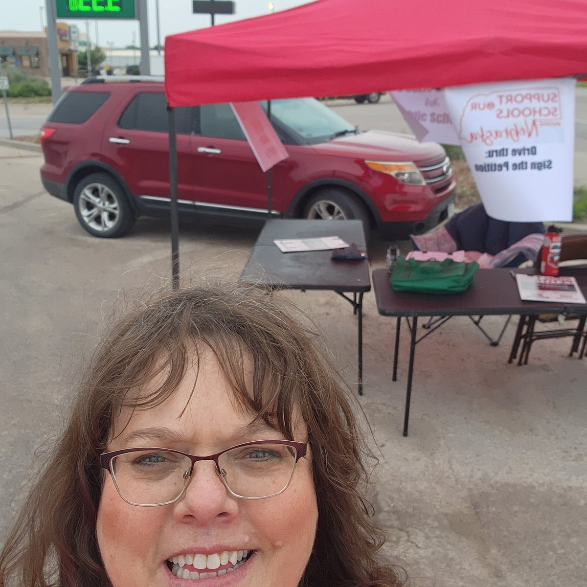 RenaeNoble's tweet image. I'm all set up! Come sign the petition today at Big Bats in Chadron! @SOSNebraska