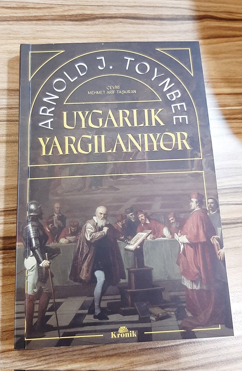 Kitabın neredeyse yarısına geldim ama halen yazar ne anlatmak istiyor anlamadım. Bu kitabı neden basmış Kronik onu da anlamadım. Konu uygarlıkların yükselmesi ve batışı desen değil, batı medeniyetinin kökleri desen değil, batı-doğu kavramlarının kaynağı nedir desen değil.