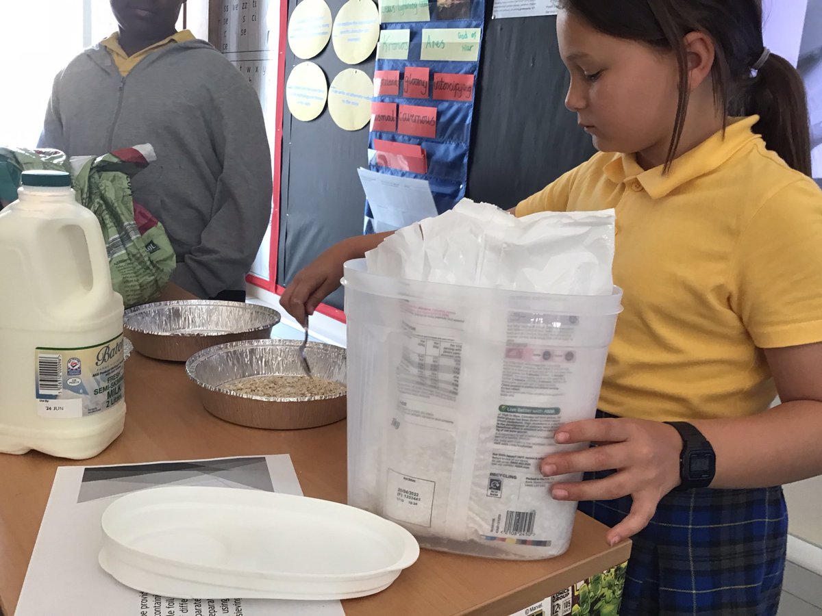 CanonYearFive's tweet image. This afternoon, we conducted an experiment into sieving. We looked at heterogenous and homogeneous mixtures and how they can be separated. The substances we used were oats, soil and milk. #CSPSSTEM #CSPSScience @CanonSharples @LT_Trust